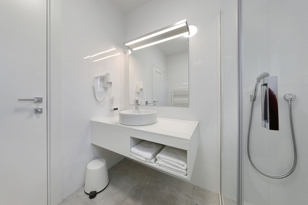 Hotel Mediteran — Hotel rooms in Zadar, Zadar