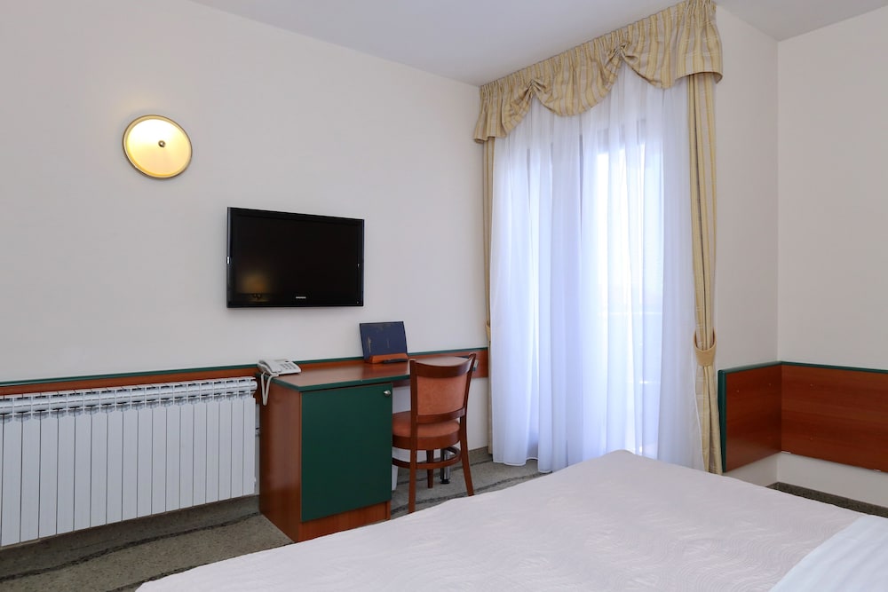 Hotel Mediteran — Hotel rooms in Zadar, Zadar