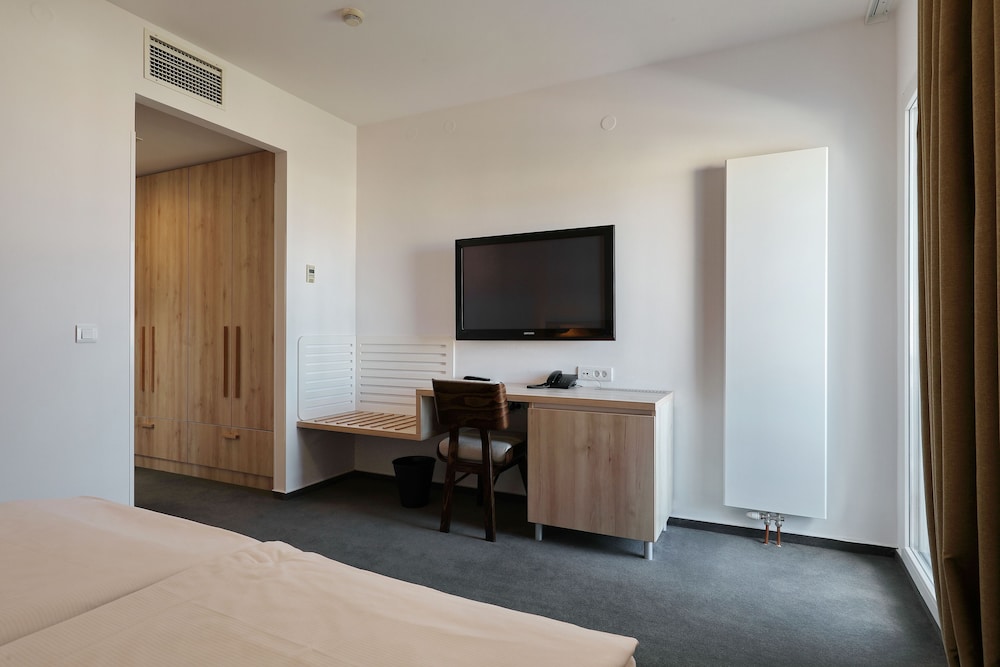 Hotel Mediteran — Hotel rooms in Zadar, Zadar