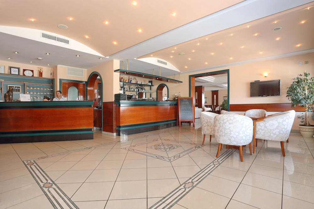 Hotel Mediteran — Restaurant & bars in Zadar, Zadar