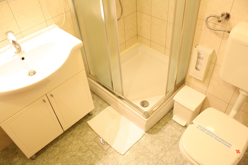 Hotel Mediteran — Hotel rooms in Zadar, Zadar