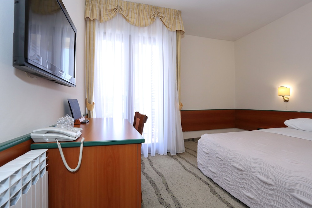 Hotel Mediteran — Hotel rooms in Zadar, Zadar