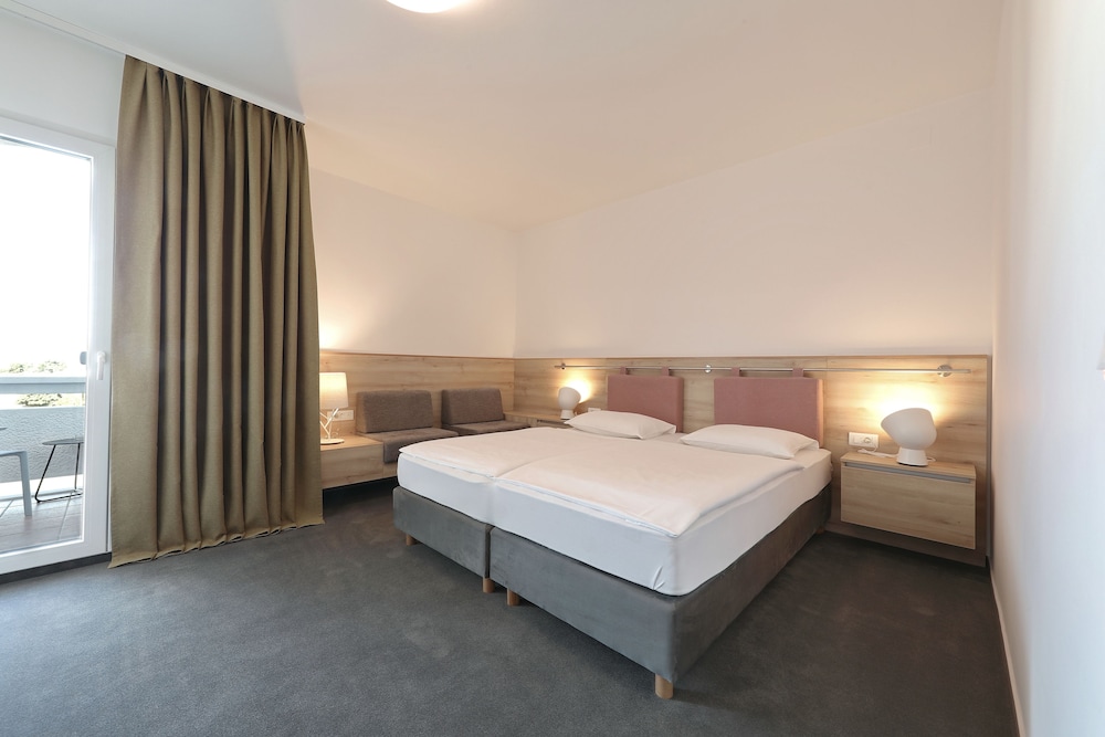 Hotel Mediteran — Hotel rooms in Zadar, Zadar