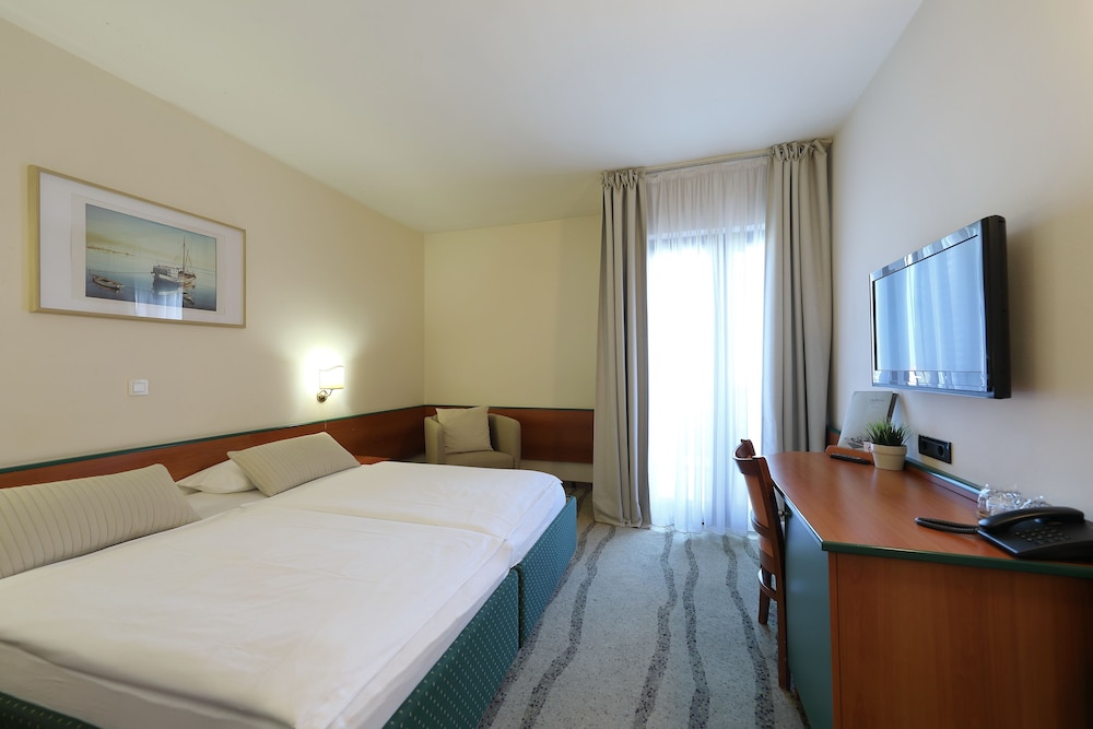 Hotel Mediteran — Hotel rooms in Zadar, Zadar