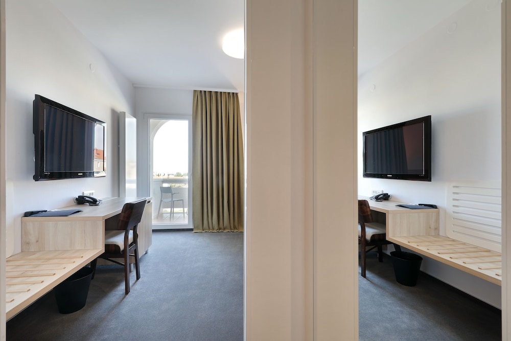 Hotel Mediteran — Hotel rooms in Zadar, Zadar