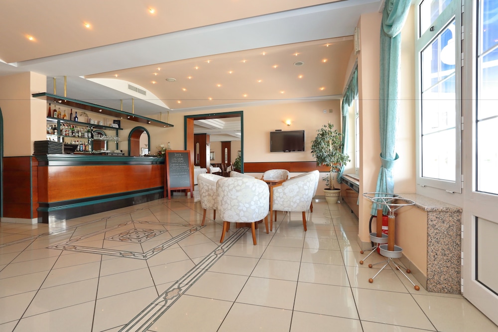 Hotel Mediteran — Restaurant & bars in Zadar, Zadar