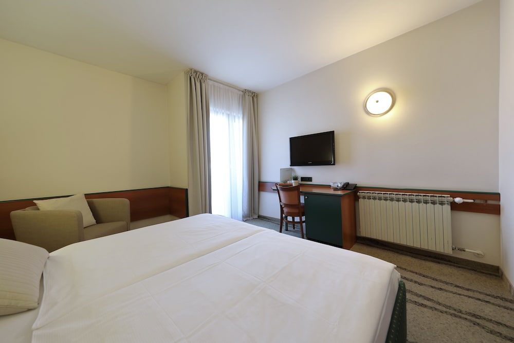 Hotel Mediteran — Hotel rooms in Zadar, Zadar