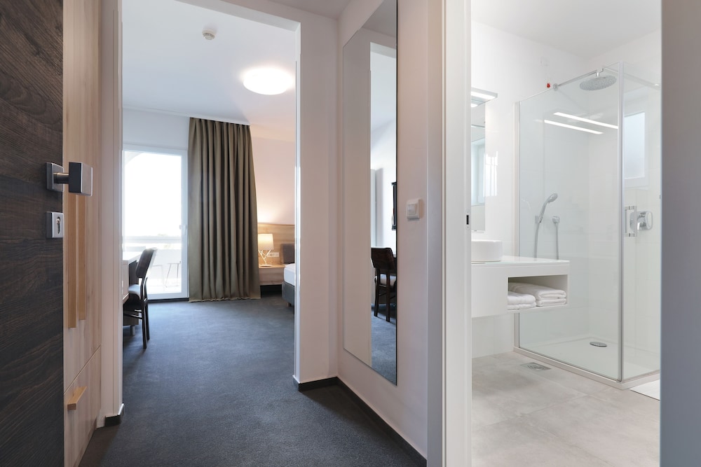 Hotel Mediteran — Hotel rooms in Zadar, Zadar