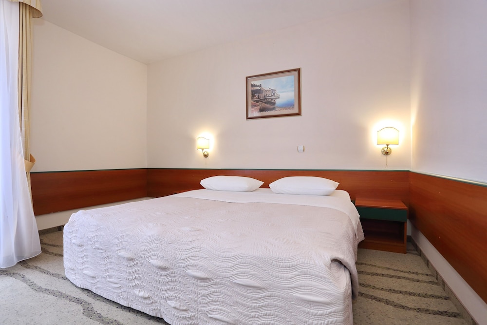 Hotel Mediteran — Hotel rooms in Zadar, Zadar