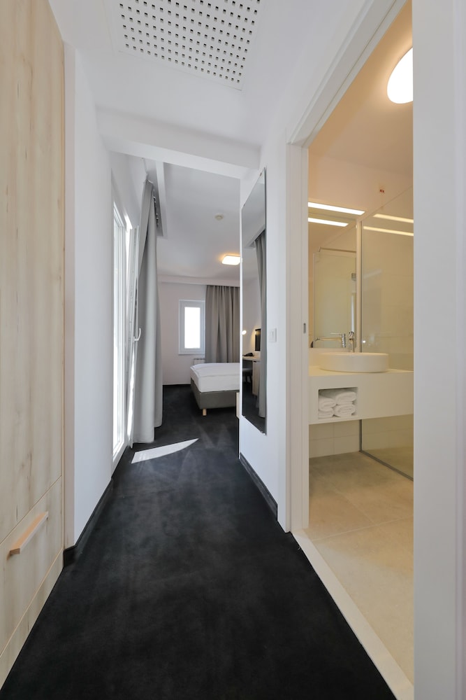 Hotel Mediteran — Hotel rooms in Zadar, Zadar