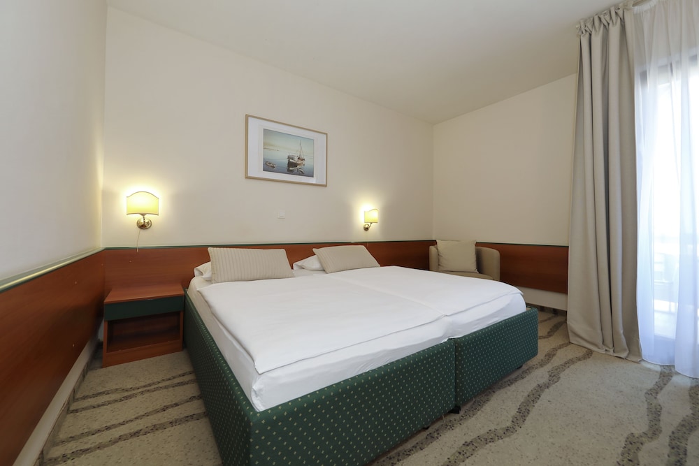 Hotel Mediteran — Hotel rooms in Zadar, Zadar
