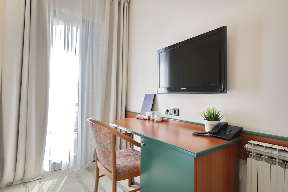 Hotel Mediteran — Hotel rooms in Zadar, Zadar
