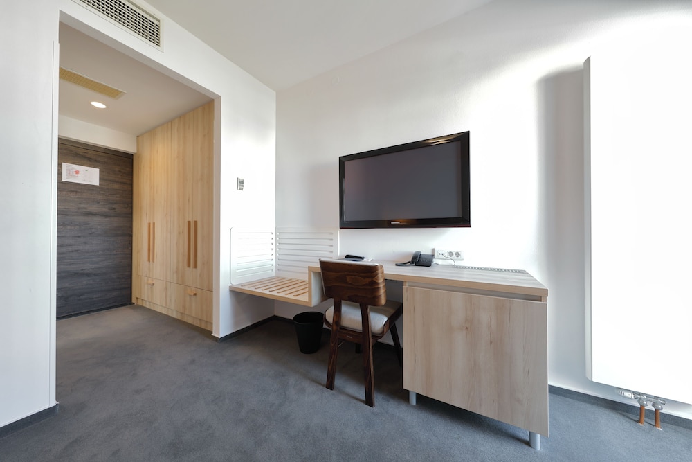 Hotel Mediteran — Hotel rooms in Zadar, Zadar