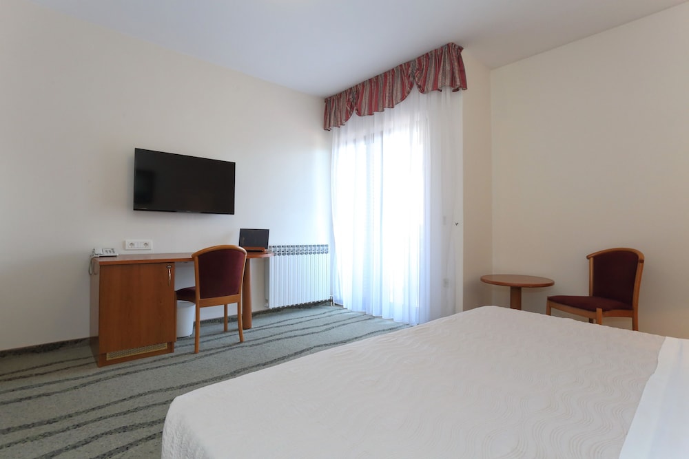 Hotel Mediteran — Hotel rooms in Zadar, Zadar