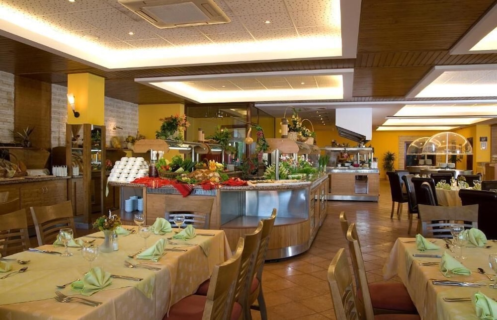 Hotel Malibu — Restaurant & bars in Albena, Dobrich