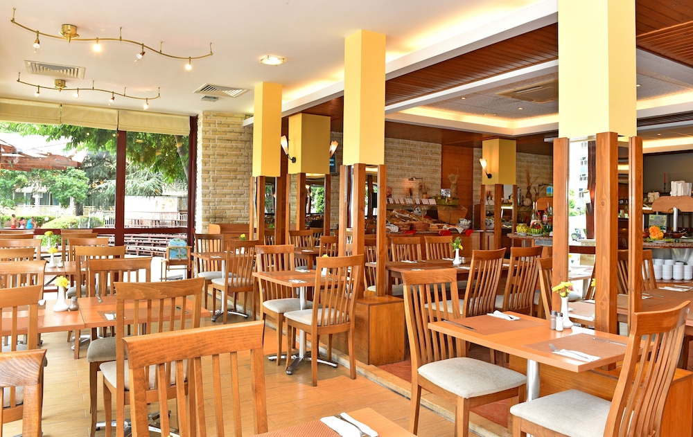 Hotel Malibu — Restaurant & bars in Albena, Dobrich
