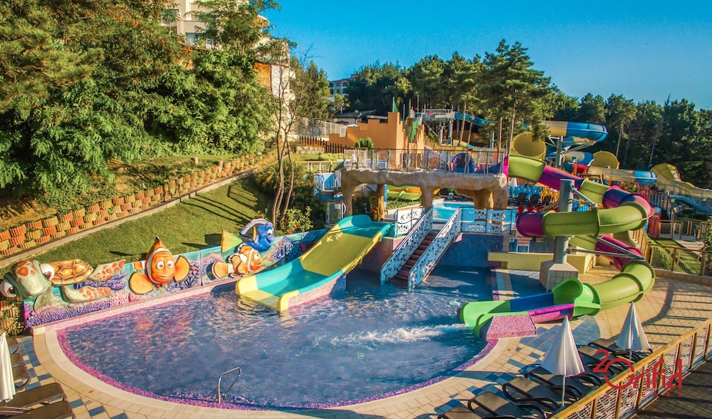 GRIFID AQUA CLUB BOLERO — Swimming pool in Golden Sands, Varna Region