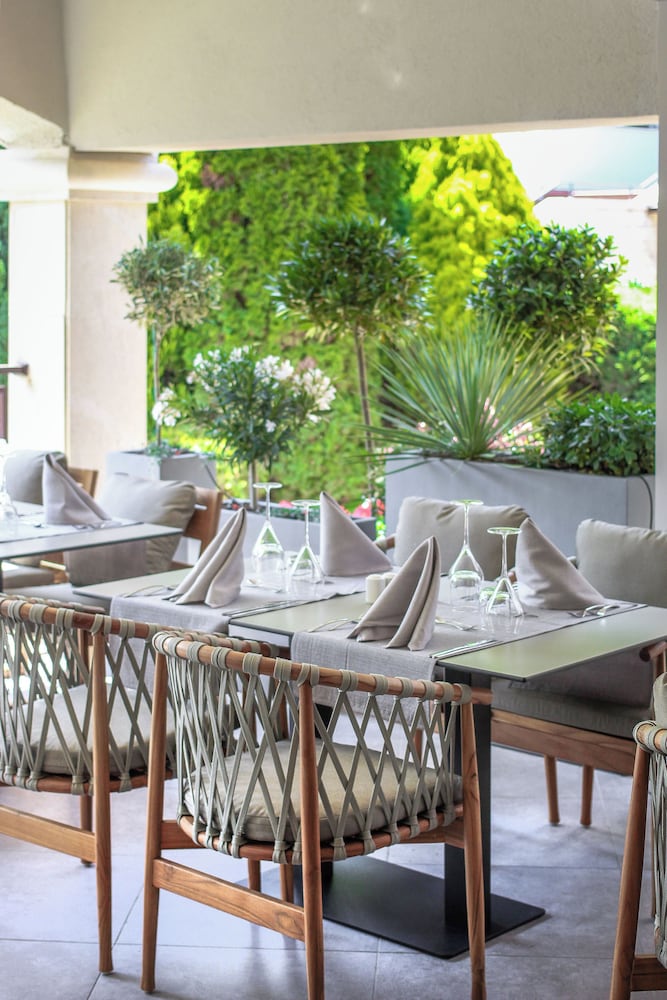GRIFID AQUA CLUB BOLERO — Restaurant & bars in Golden Sands, Varna Region