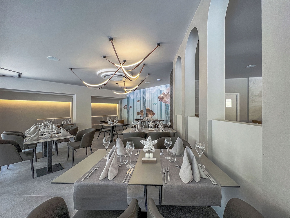 GRIFID AQUA CLUB BOLERO — Restaurant & bars in Golden Sands, Varna Region