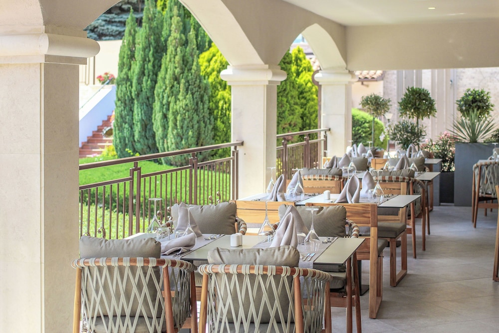 GRIFID AQUA CLUB BOLERO — Restaurant & bars in Golden Sands, Varna Region