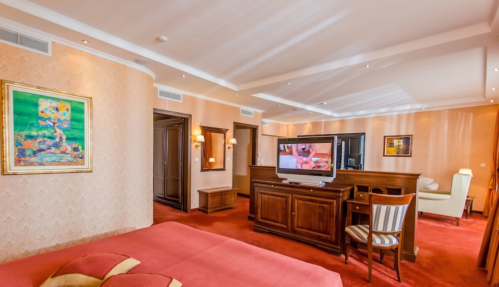 Grand Hotel Pomorie — Hotel rooms in Pomorie, Burgas Region
