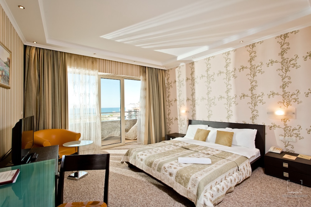 Grand Hotel Pomorie — Hotel rooms in Pomorie, Burgas Region
