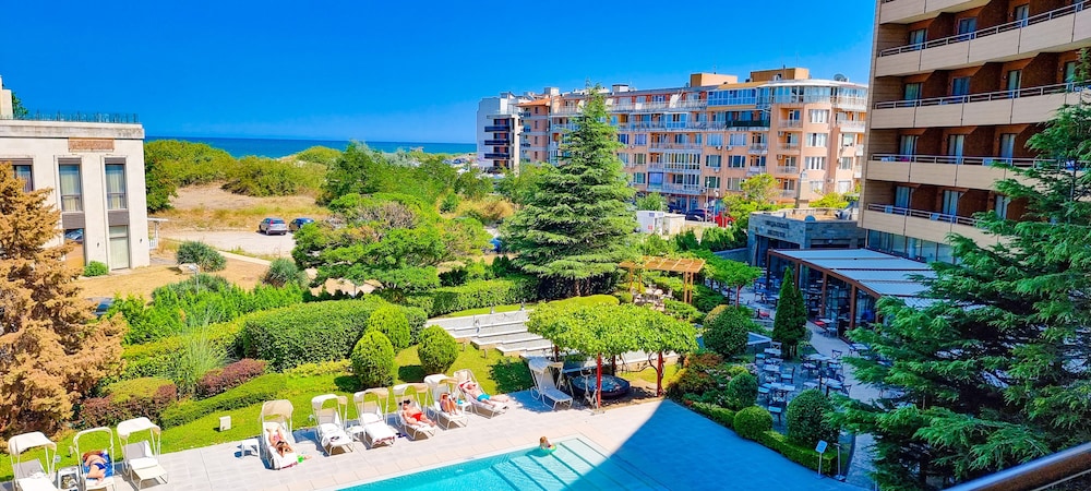 Grand Hotel Pomorie — Swimming pool in Pomorie, Burgas Region