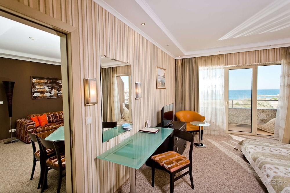 Grand Hotel Pomorie — Hotel rooms in Pomorie, Burgas Region