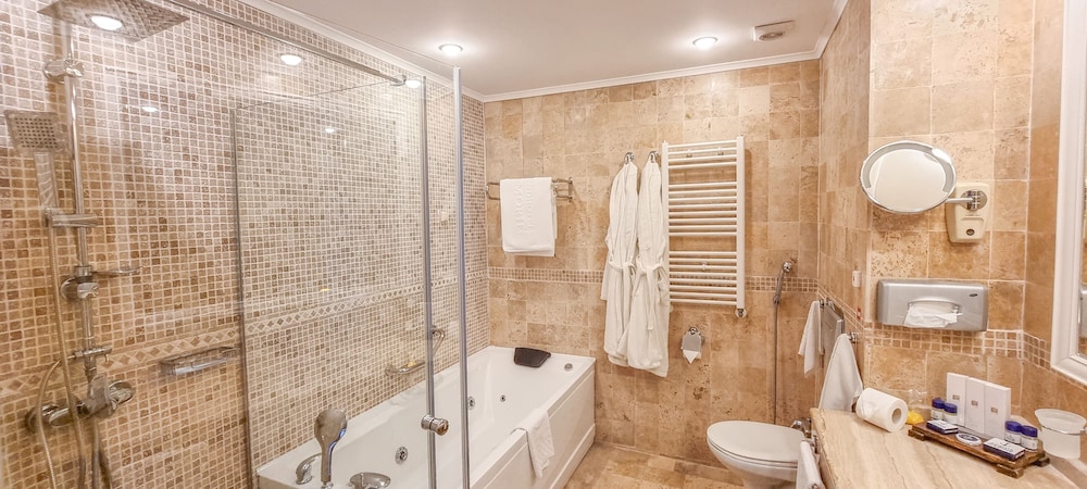 Grand Hotel Pomorie — Hotel rooms in Pomorie, Burgas Region