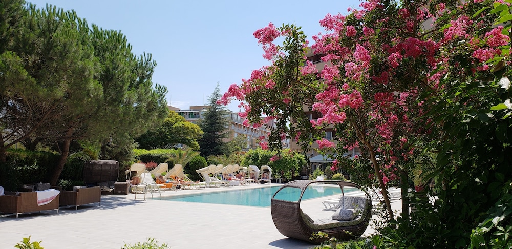 Grand Hotel Pomorie — Swimming pool in Pomorie, Burgas Region