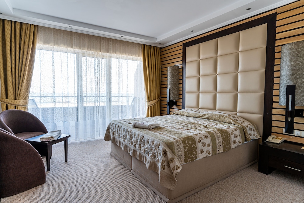 Grand Hotel Pomorie — Hotel rooms in Pomorie, Burgas Region
