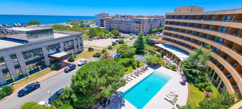 Grand Hotel Pomorie — Swimming pool in Pomorie, Burgas Region
