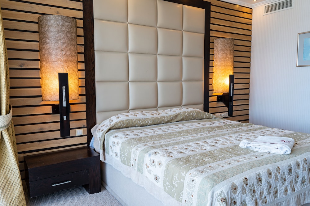 Grand Hotel Pomorie — Hotel rooms in Pomorie, Burgas Region