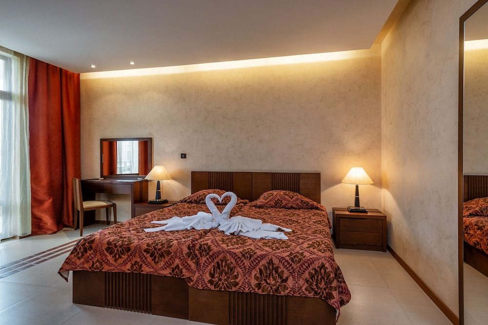 Garden of Eden Complex — Hotel rooms in Sveti Vlas, Burgas Region