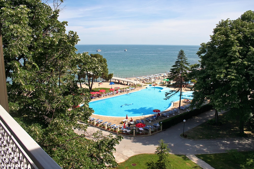 HVD Lotos — Swimming pool in Golden Sands, Varna Region