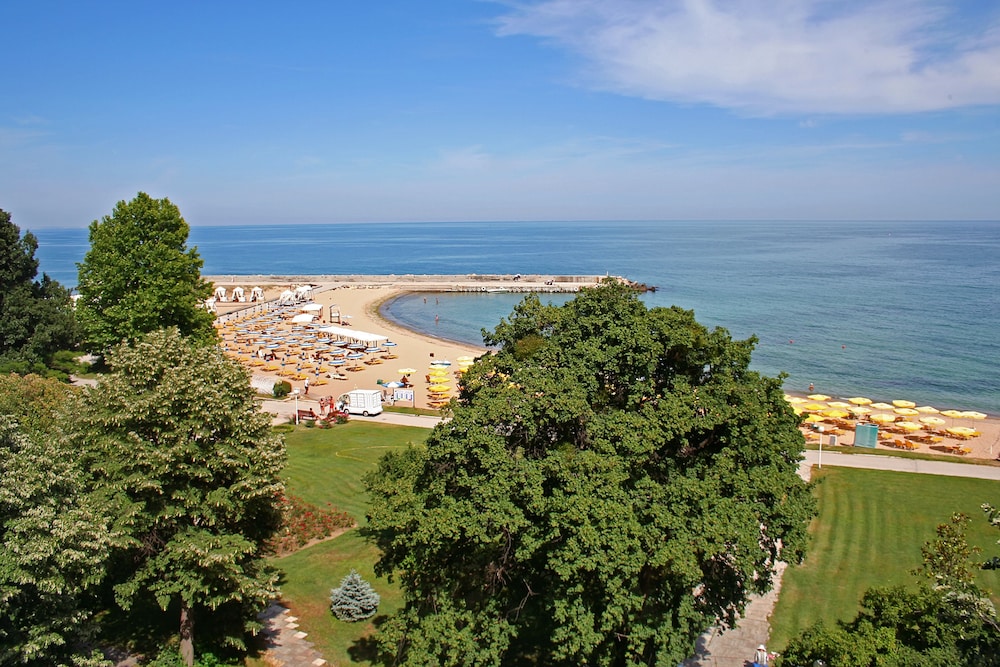 HVD Lotos — Beach in Golden Sands, Varna Region