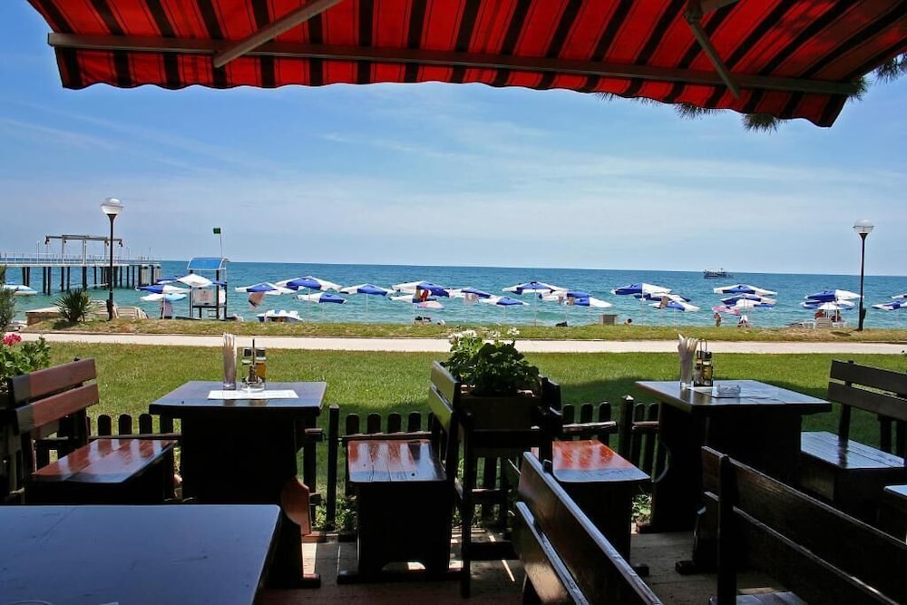 HVD Lotos — Restaurant & bars in Golden Sands, Varna Region