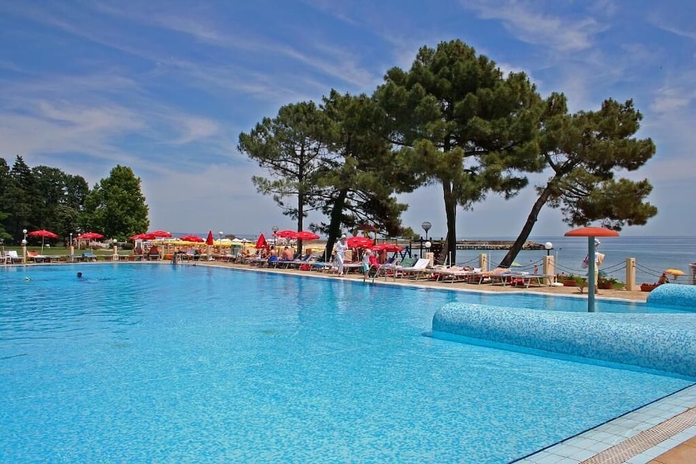 HVD Lotos — Swimming pool in Golden Sands, Varna Region