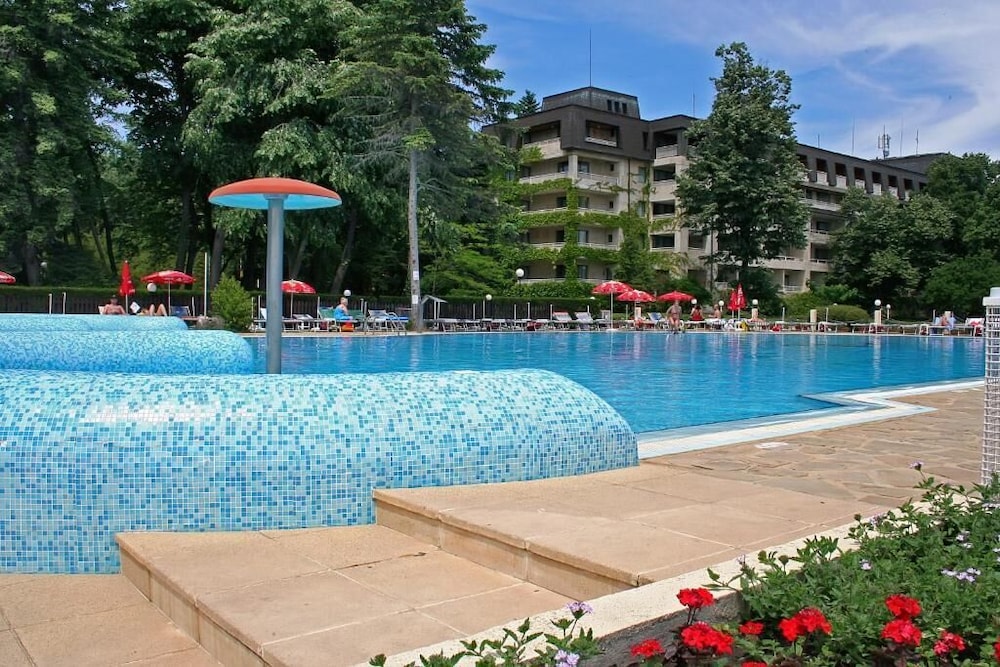 HVD Lotos — Swimming pool in Golden Sands, Varna Region