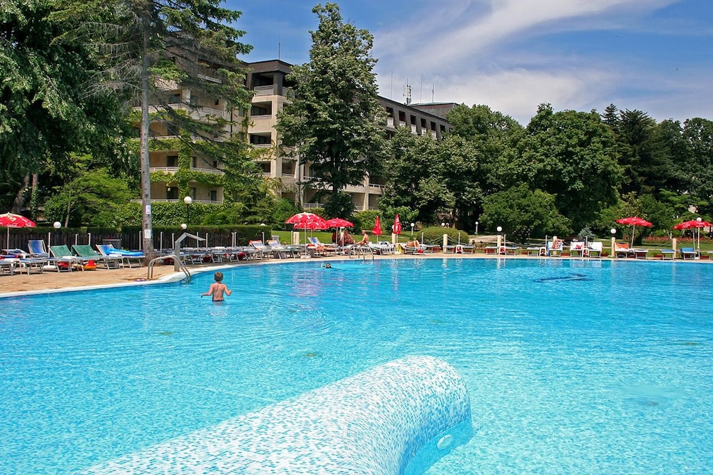 HVD Lotos — Swimming pool in Golden Sands, Varna Region