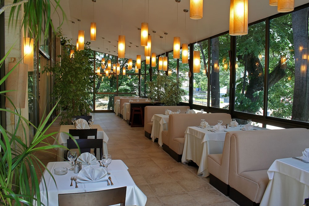 HVD Lotos — Restaurant & bars in Golden Sands, Varna Region