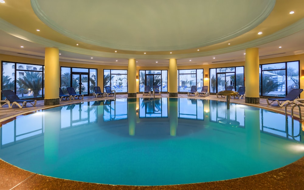 Cesar Thalasso — Swimming pool in Aghir, Medenine