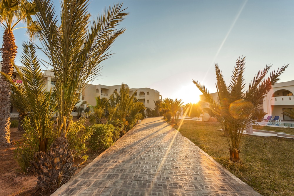 Cesar Thalasso — Hotel building in Aghir, Medenine