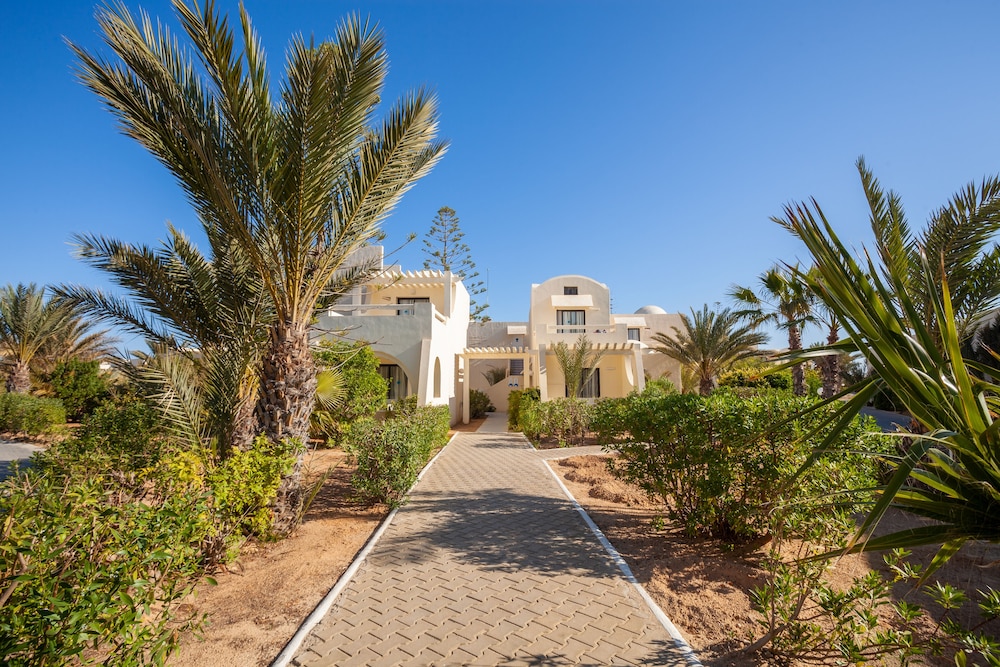 Cesar Thalasso — Hotel building in Aghir, Medenine