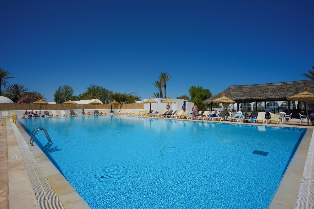 Monarque Dar Jerba Zahra — Swimming pool in Midoun, Medenine