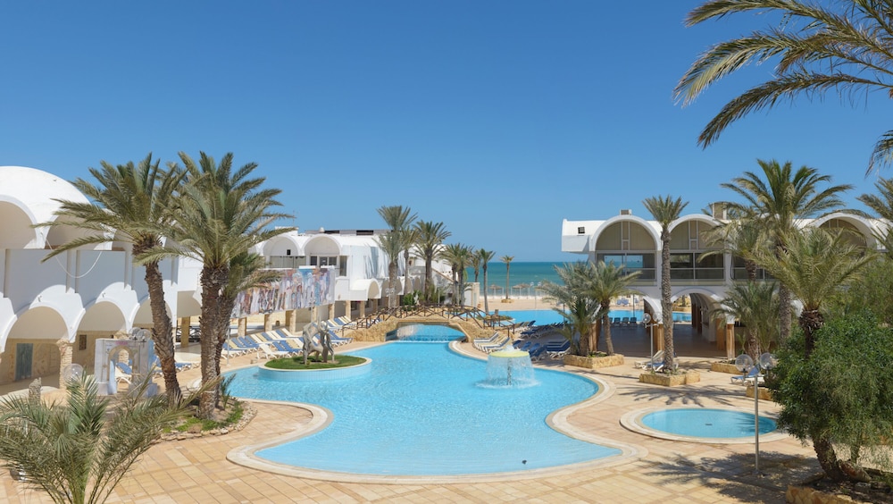 Monarque Dar Jerba Narjess - Family Only — Swimming pool in Aghir, Medenine