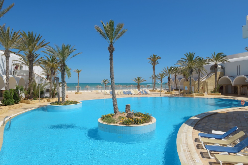 Monarque Dar Jerba Narjess - Family Only — Swimming pool in Aghir, Medenine