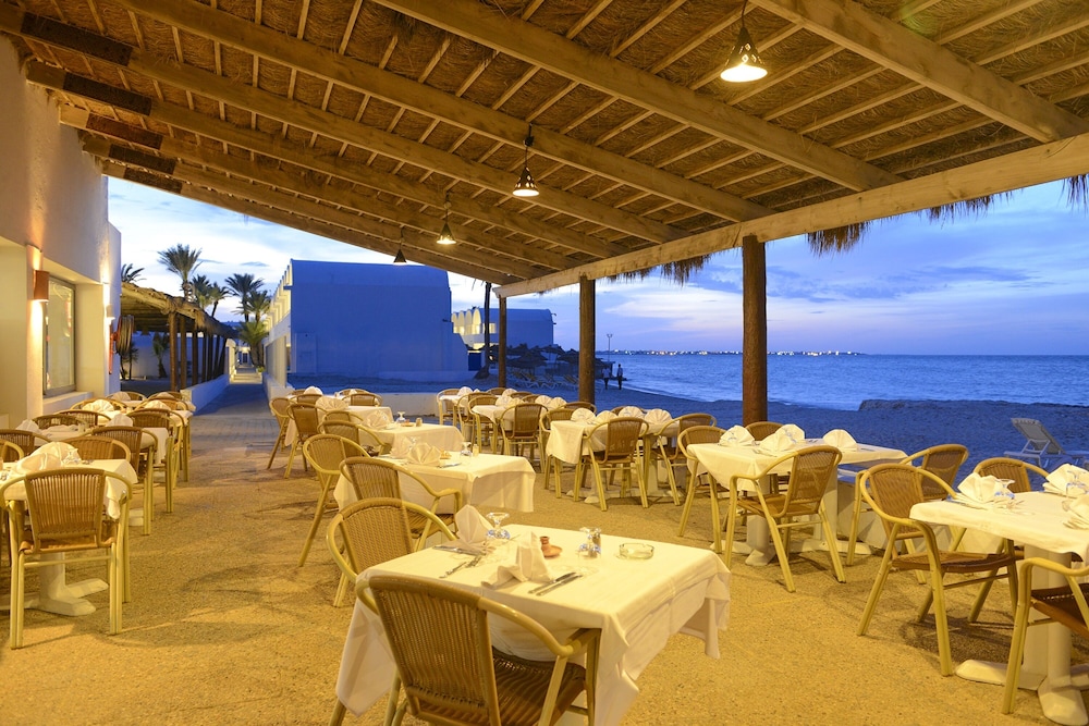Monarque Dar Jerba Narjess - Family Only — Restaurant & bars in Aghir, Medenine