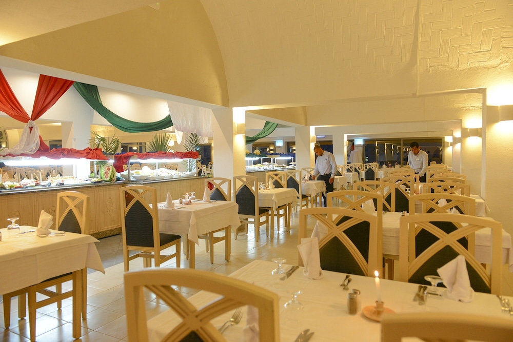Monarque Dar Jerba Narjess - Family Only — Restaurant & bars in Aghir, Medenine