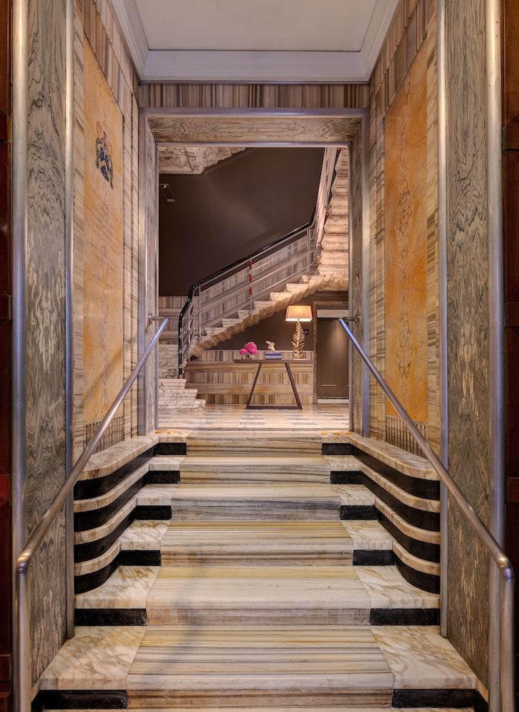 Singer Palace Hotel Roma — Hotel building in Rome, Lazio